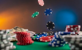 What are the betting tactics for baccarat?